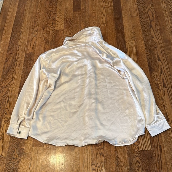 NWT Glam Women’s Silk Satin Button-Up Shirt Size Small - Picture 5 of 8